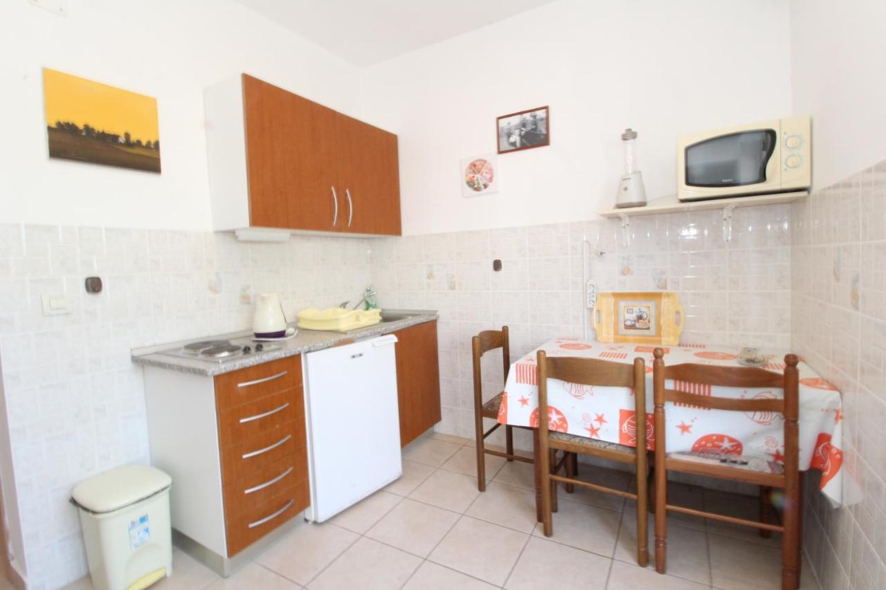 Apartments And Rooms With Parking Space Mandre, Pag - 6309 Kolan Exterior foto