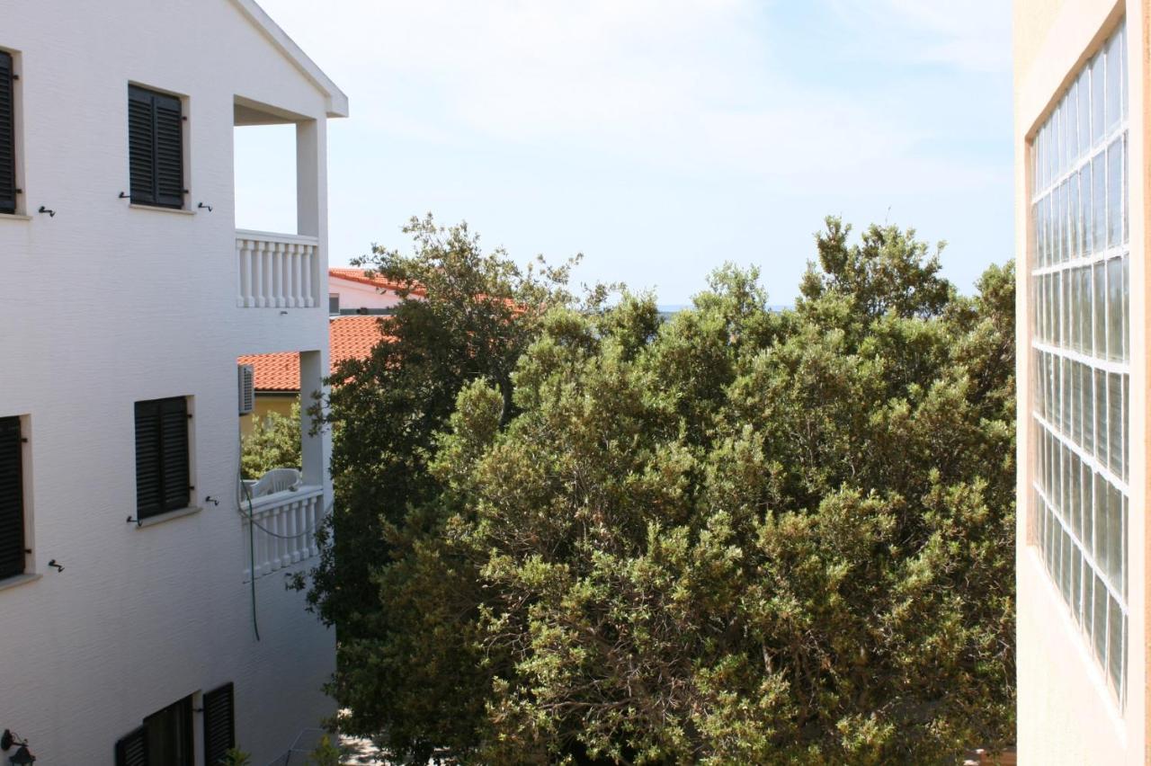 Apartments And Rooms With Parking Space Mandre, Pag - 6309 Kolan Exterior foto
