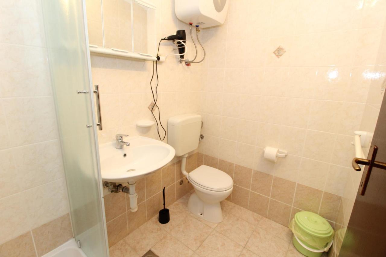 Apartments And Rooms With Parking Space Mandre, Pag - 6309 Kolan Exterior foto